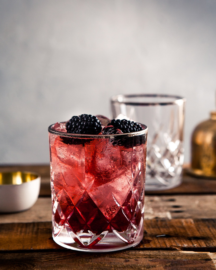 Blackberry-Bramble-Cocktail-Gold-Crystal-Food-Photographer-Beverage